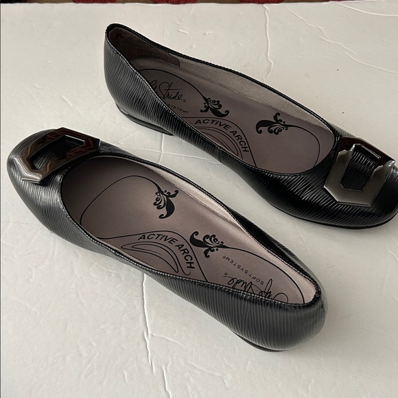 Life Stride Black Flats,Buckle, active arch, soft system, flex, support, sz 7.5M - Picture 10 of 15